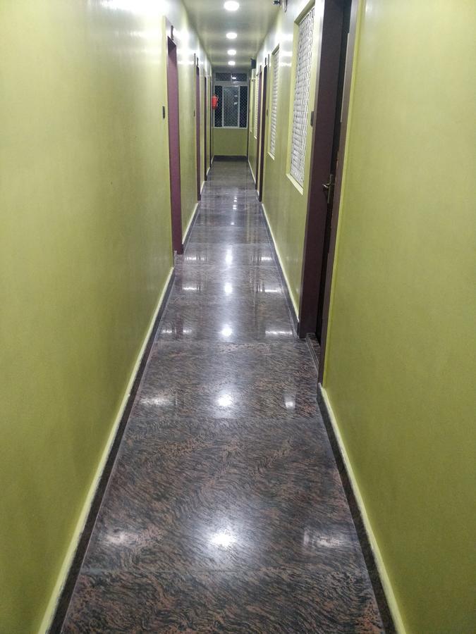 Oyo 16871 Anant Home Stay Shillong Exterior foto