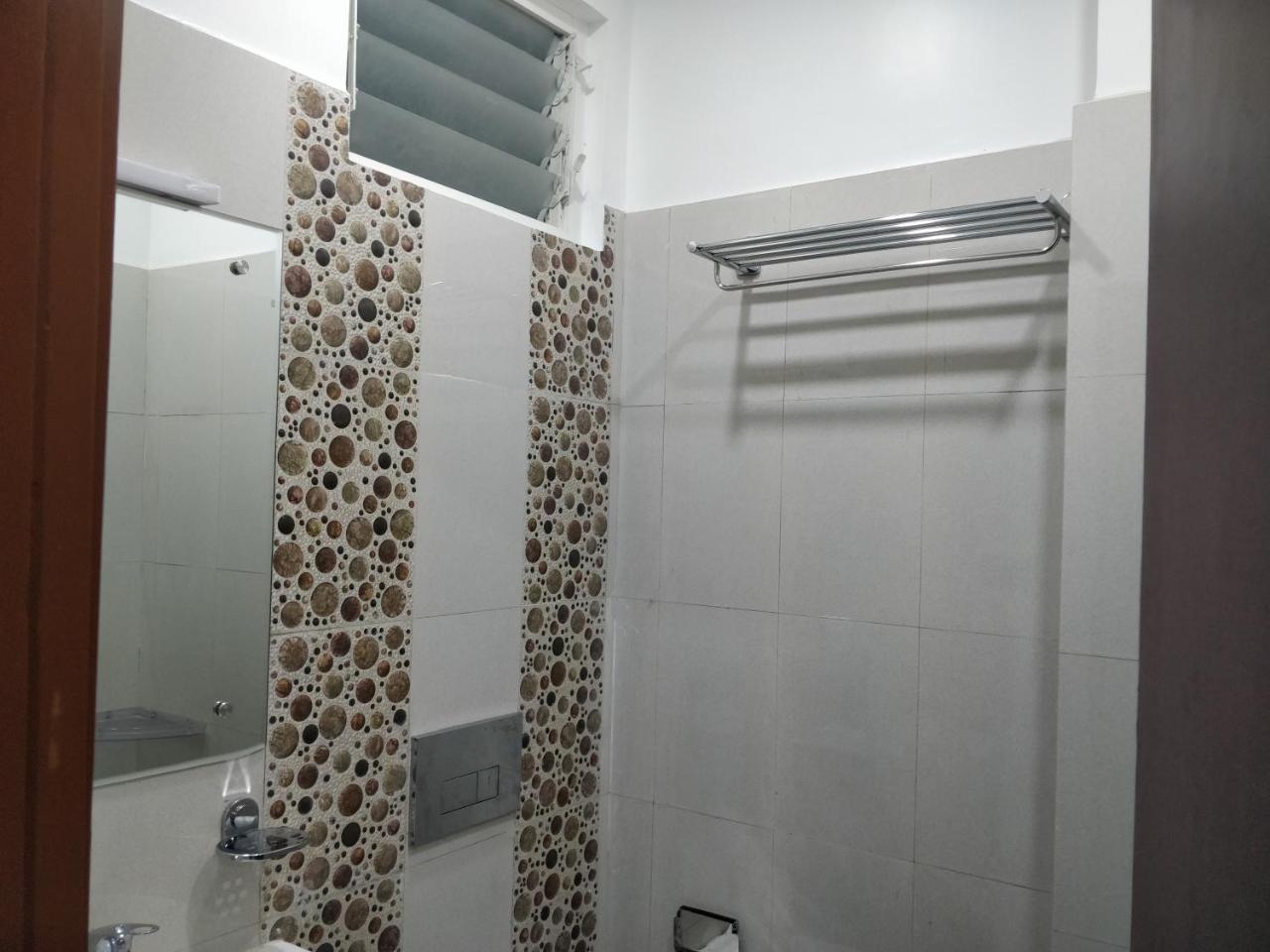 Oyo 16871 Anant Home Stay Shillong Exterior foto
